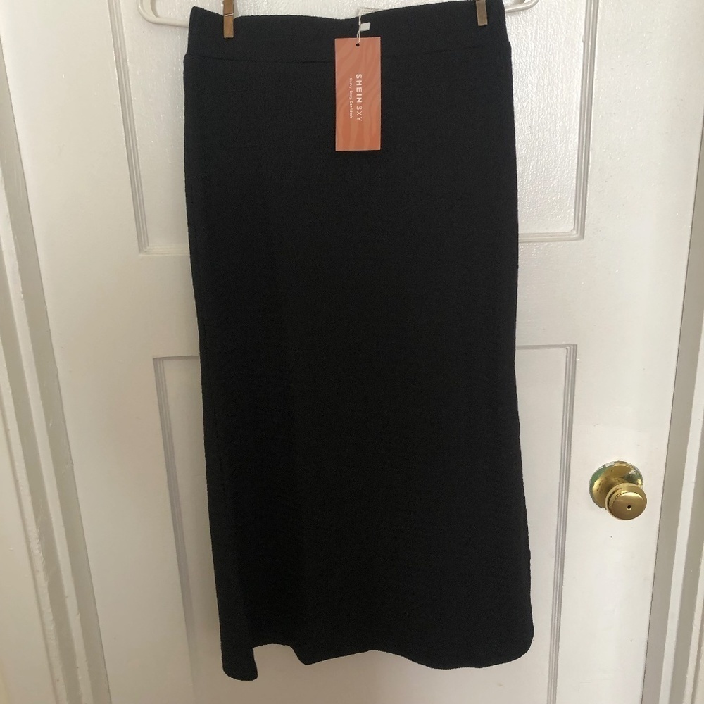 Shein crepe like long black skirt size 4 original tags